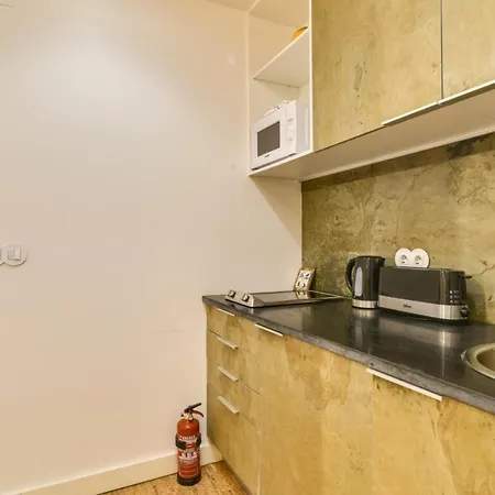 New With Easy Access In Traditional Area Apartman Lisboa