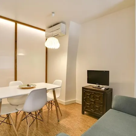 New With Easy Access In Traditional Area Apartman