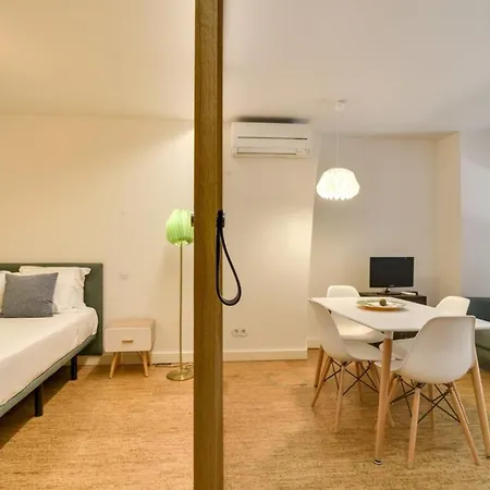 New With Easy Access In Traditional Area Apartman *